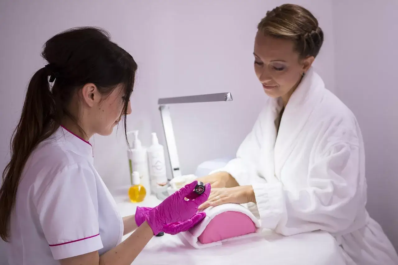Ozonatory w przemyśle kosmetycznym: Jak ozonowanie może poprawić czystość laboratoriów i salonów piękności